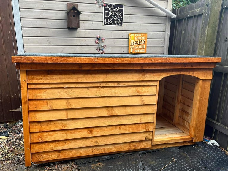 Brand new XL kennels with porch & no window