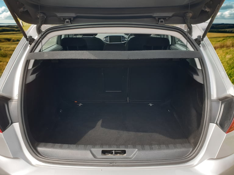 2015 Peugeot 308 1.6 HDi 115 Active "Car Of The Year 2014" full MOT, px welcome, delivery available