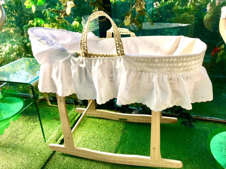 Moses basket with mattress hood, frills and wooden stand