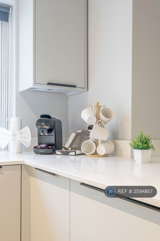 4 bedroom house in Warwick Gardens, London, W14 (4 bed) (#2594857)