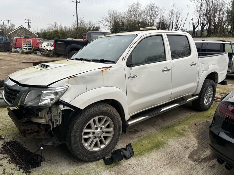 Toyota Hilux 3.0 D4D 2014 for parts..