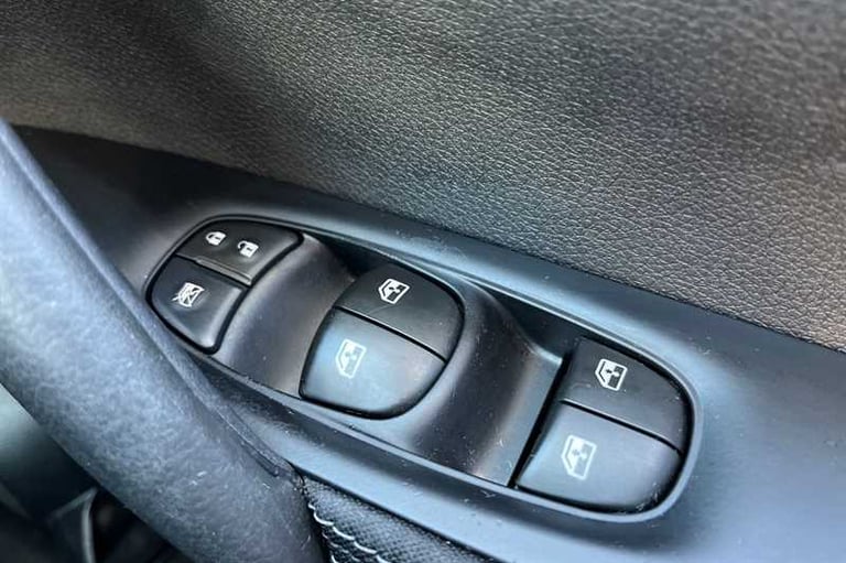 2018 Nissan Qashqai 1.2 DIG-T N-CONNECTA 5DR Hatchback Petrol Manual