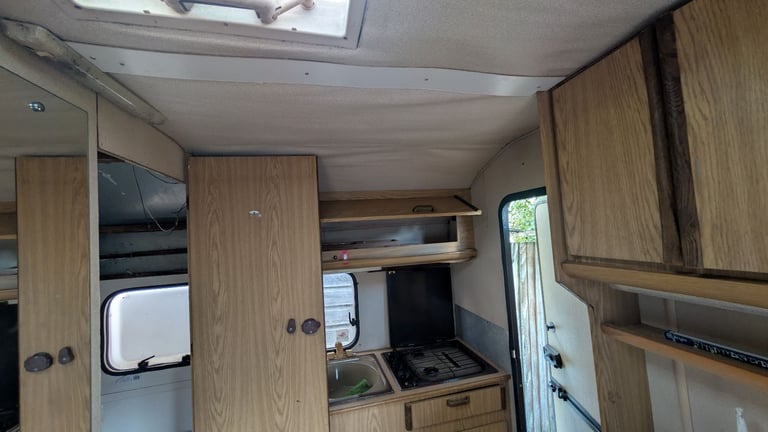 2 birth vintage caravan 