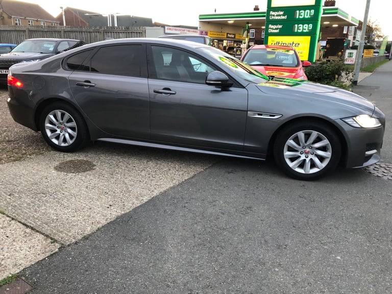 2018 Jaguar XF 2.0d R-Sport 4dr Auto SALOON Diesel Automatic