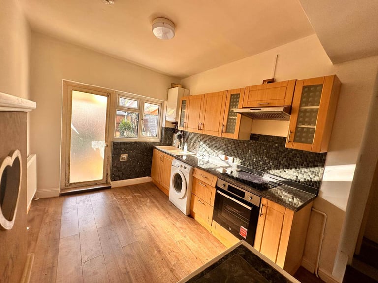 image for Nice & Spacious One Bed G/floor just off Ilford Lane on Albert Road Close to Ilford station