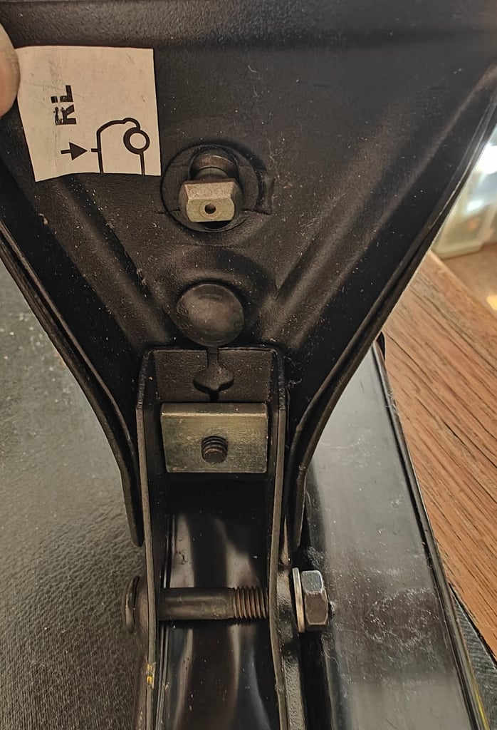 2 Cruz Roof Rack Bars With Keys 26 R-033015 26r033015 26r 033015