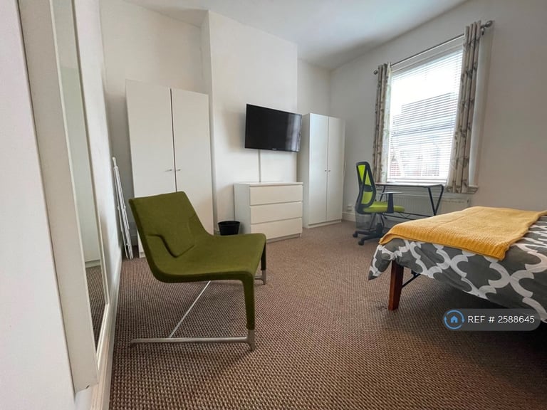 2 bedroom flat in Lower Ford Street, Coventry, CV1 (2 bed) (#2588645)