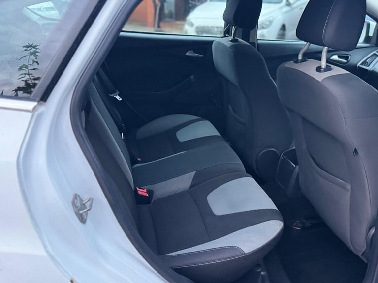 2012 Ford Focus 1.6 Zetec Euro 5 5dr HATCHBACK Petrol Manual
