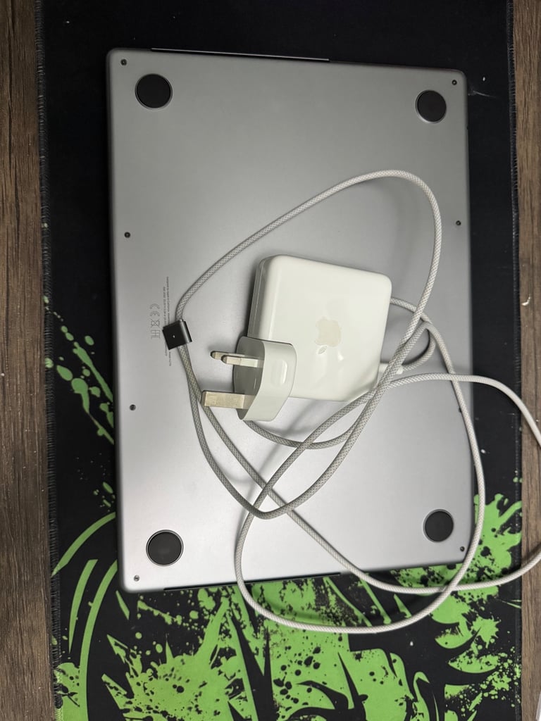 MacBook M2 pro 14inch 16gb 512gb ssd 