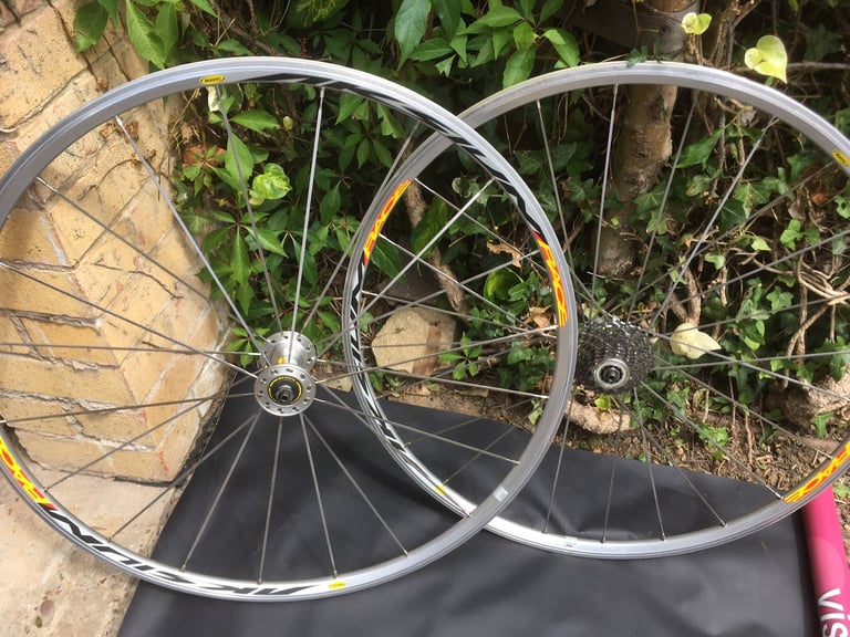 Mavis Aksuim Race lightweight cycle bike wheels - new 