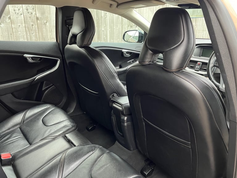 2014 Volvo V40 D2 Cross Country SE Lux 5dr **£20 Road Tax** HATCHBACK Diesel Manual