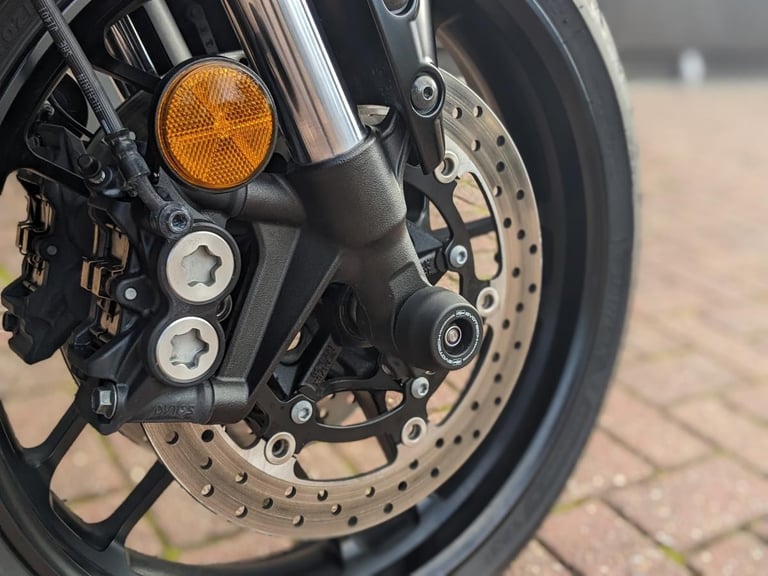YAMAHA MT-09 2025 - AKRAPOVIC SYSTEM - EVOTECH EXTRAS - NEW REAR TYRE - HOTGRIPS