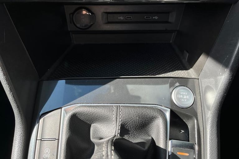 2021 Volkswagen Tiguan 2.0 TDI R-Line 5dr DSG ** Touch Screen Navigation - USB / Bluetooth Connec...