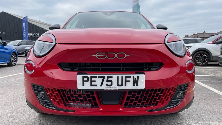 2025 Fiat 600 1.2 MHEV SUV 5dr Petrol Hybrid e-DCT Euro 6 (s/s) (100 ps) SUV Hybrid Automatic