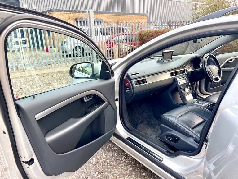 2009 Volvo V70 2.5 LE PETROL 4/B GRADE REVERSE CAMERA LOW MILLAGE Hatchback Petrol Manual