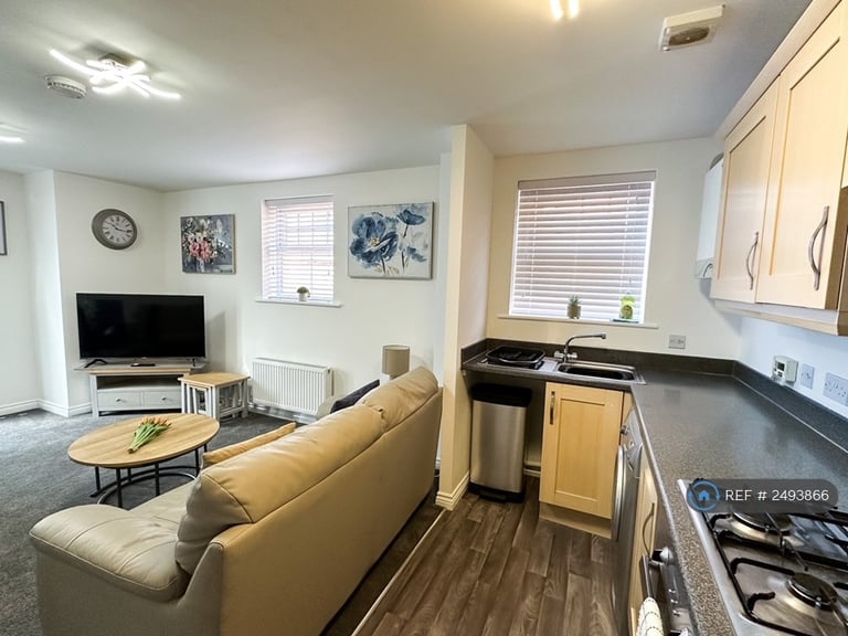 2 bedroom flat in Conyger Close, Great Oakley, Corby, NN18 (2 bed) (#2493866)