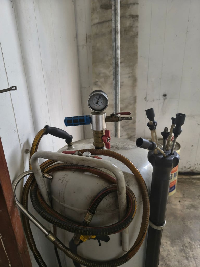 Multifunction pneumatic oil collector 