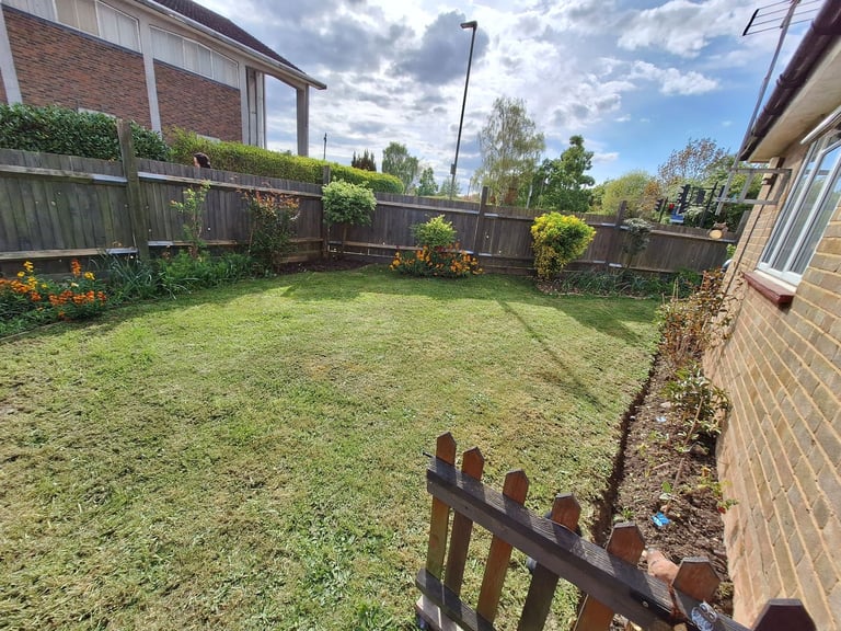 1 small bungalow Edgware HA8