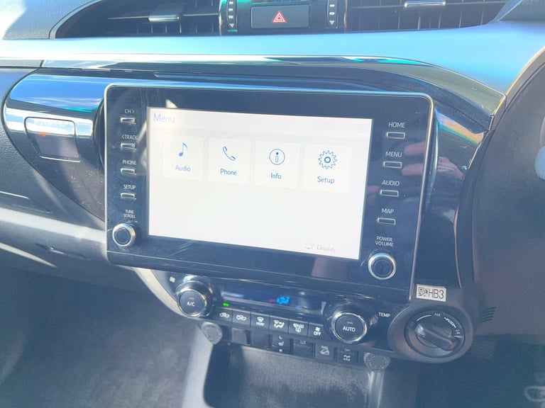 TOYOTA HILUX 2.4 D-4D 150PS INVINCIBLE MANUAL 4WD 4X4 PICKUP 71 REG 65,300 MILES