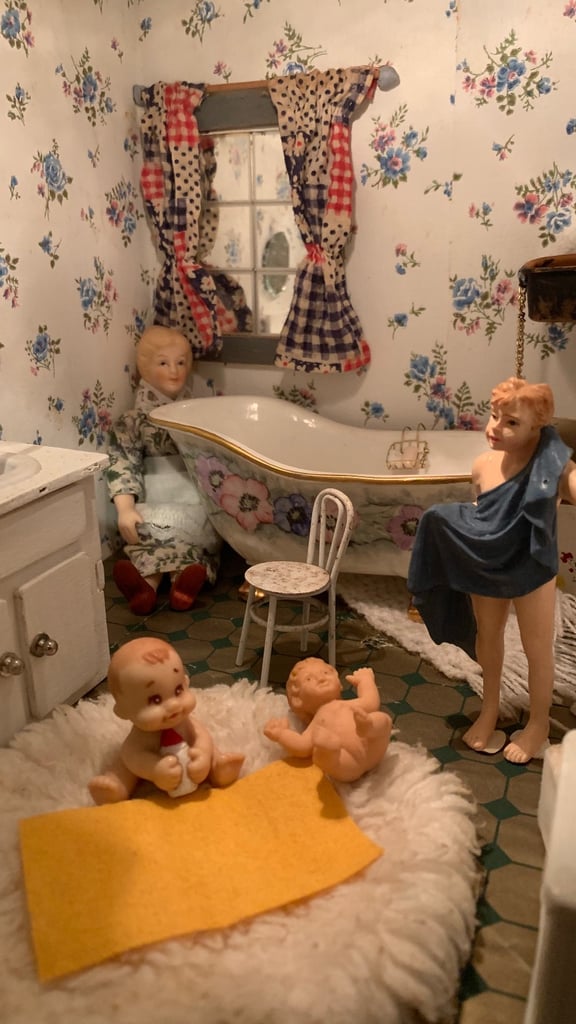 Lovely unique collectible wooden dolls house (1/12th scale), with lighting and contents 