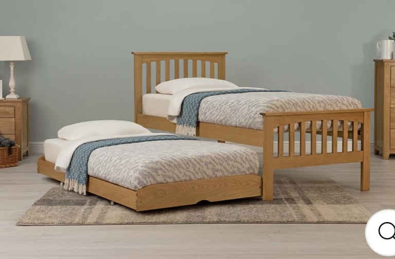 Single oak bed and guest bed foldable legs