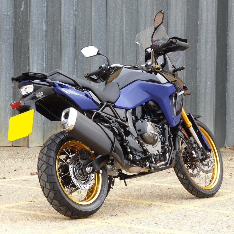 2025 Suzuki DL800 V-Strom DE – Immaculate, 1- Owner, FSH, 16 months Warranty .