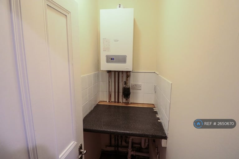 2 bedroom flat in Compton Road, Brighton, BN1 (2 bed) (#2650670)