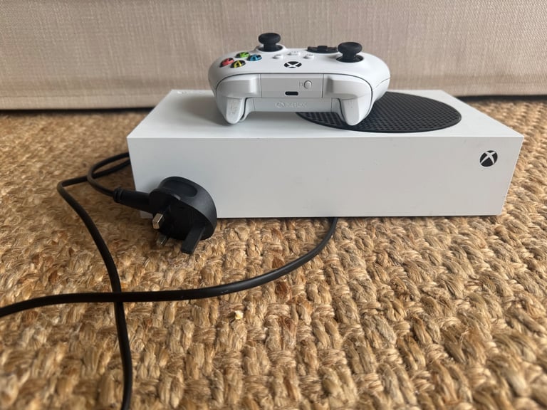 image for Xbox Series S 512gb With Rechargeable Controller 
