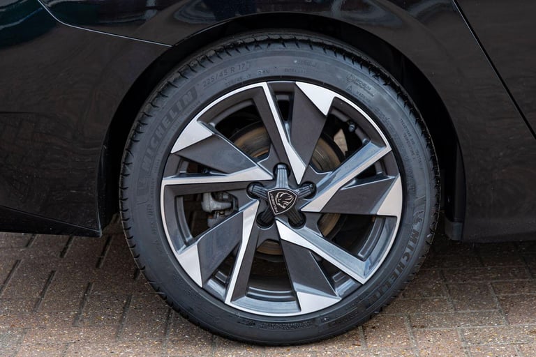 2024 Peugeot 308 SW 1.2 PureTech Allure Estate 5dr Petrol EAT Euro 6 (s/s) (130 ps) ESTATE Petrol...