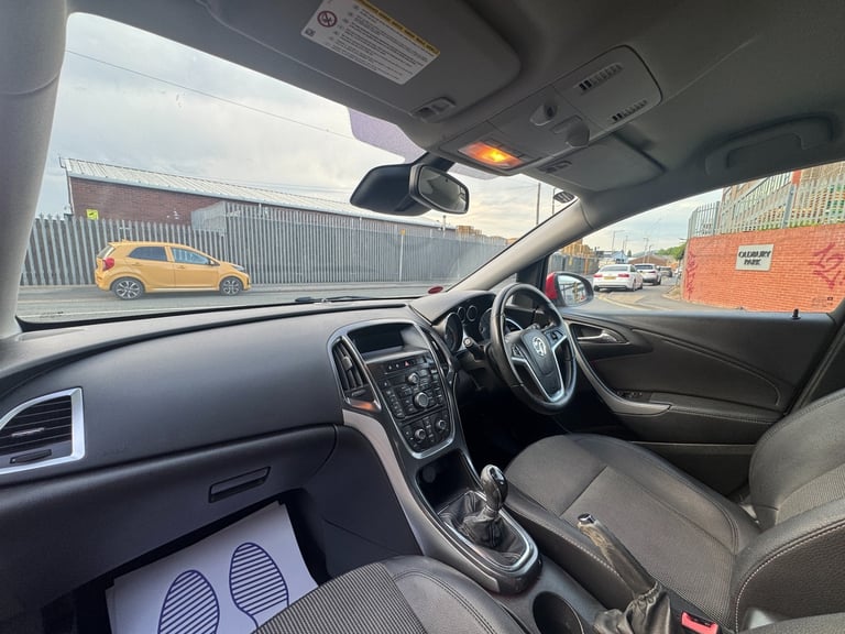 2013 Vauxhall Astra 1.6i 16V SE 5dr HATCHBACK Petrol Manual