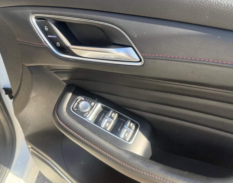 2022 MG MG HS 1.5 T-GDI 16.6kWh Exclusive Auto Euro 6 (s/s) 5dr ESTATE Petrol/Electric Hybrid Aut...