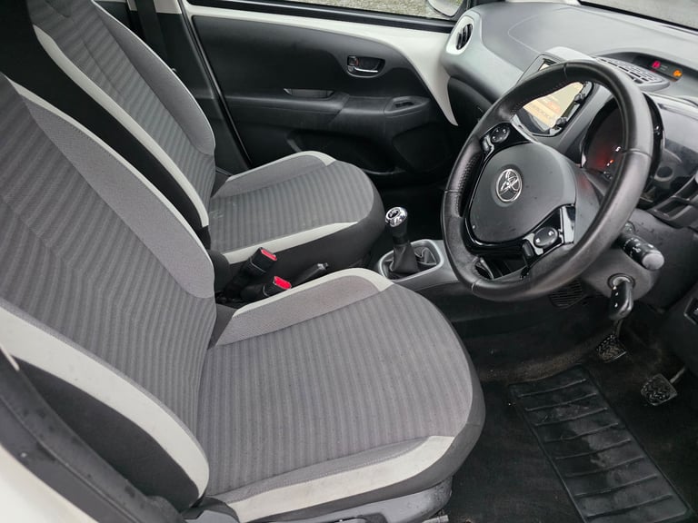 2018 toyota aygo x-play 1 litre petrol 