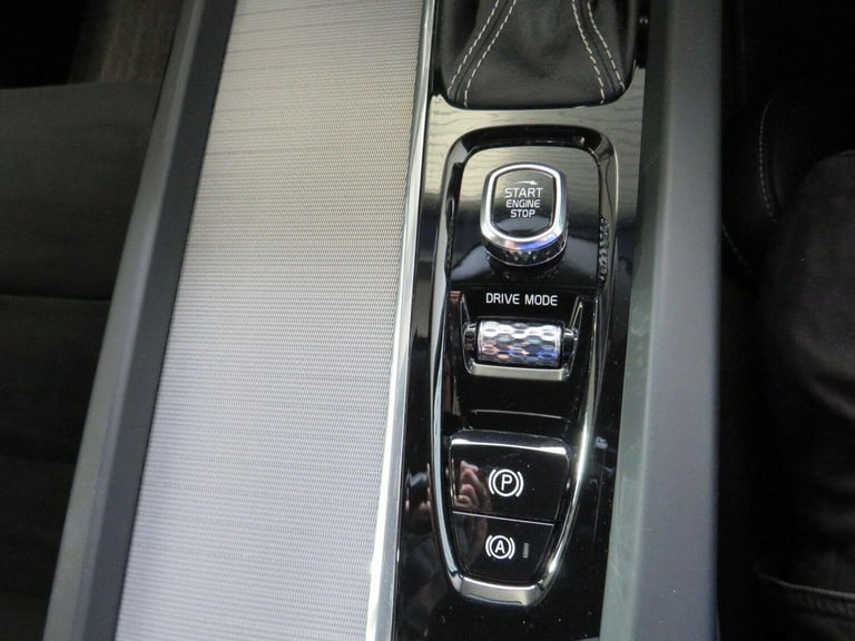 VOLVO XC60 2.0 D4 R-Design Auto AWD Euro 6 (s/s) 5dr Silver Auto Diesel 2018