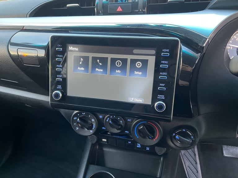 TOYOTA HILUX 2.4 D-4D 150PS ICON AUTOMATIC 4X4 UTILITY PICKUP 73 29,700 MILES