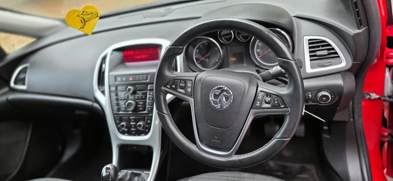 2015 Vauxhall Astra 1.6i Excite Euro 6 5dr HATCHBACK Petrol Manual