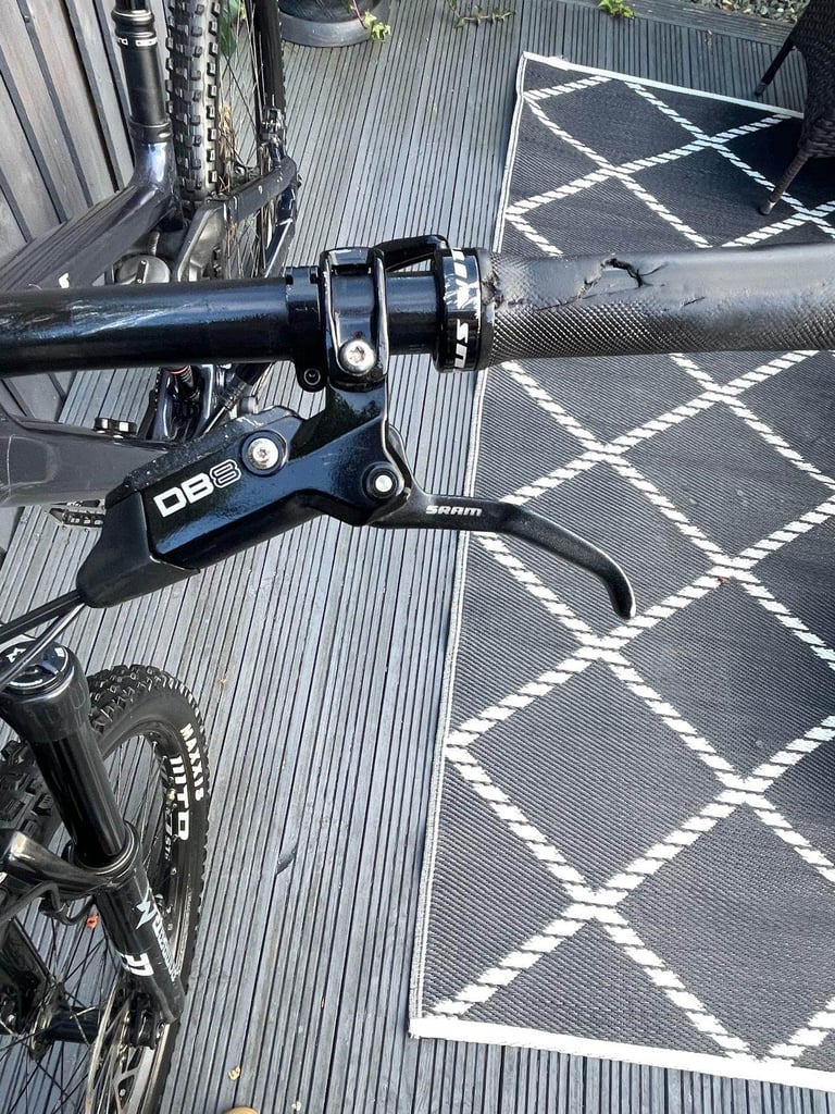 2022 Vitus Escarpe 27 CR mountain bike in velocity blue. 