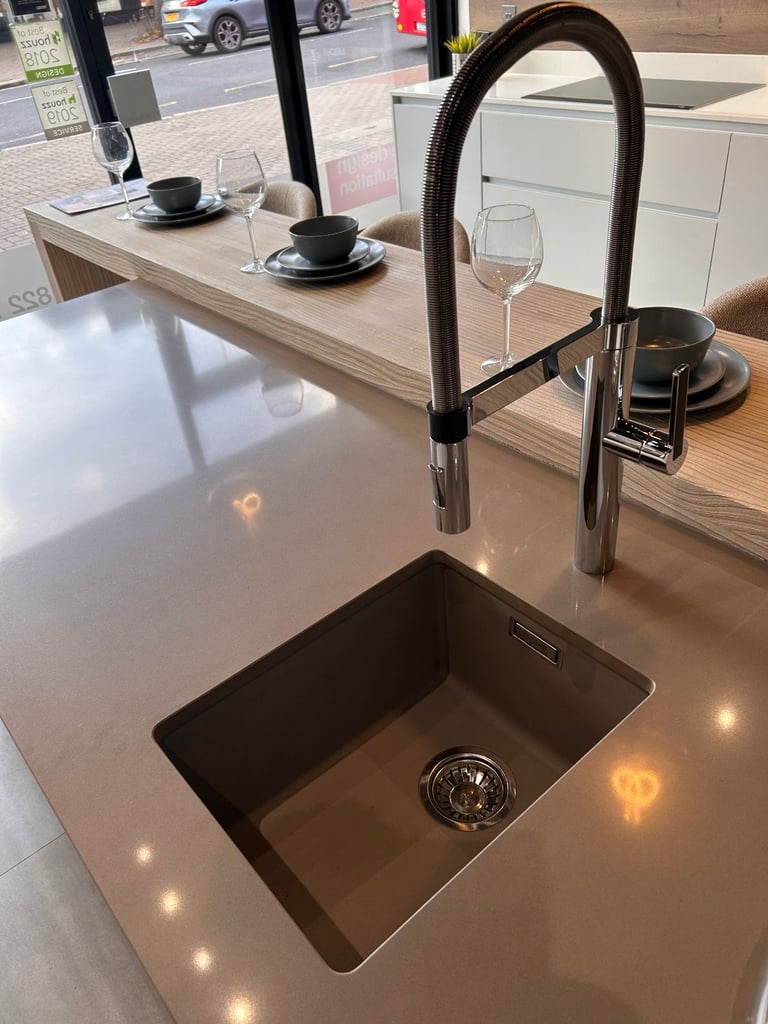 60% OFF - Sahara Lux Ex-display Kitchen for sale + Siemens Appliances & Quartz Worktop included