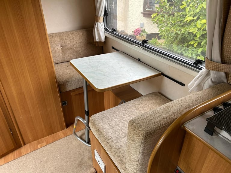 Roller Team Arabella 2001, 5 Berth, 6 Belts, Over Cab Bed, Rear Garage