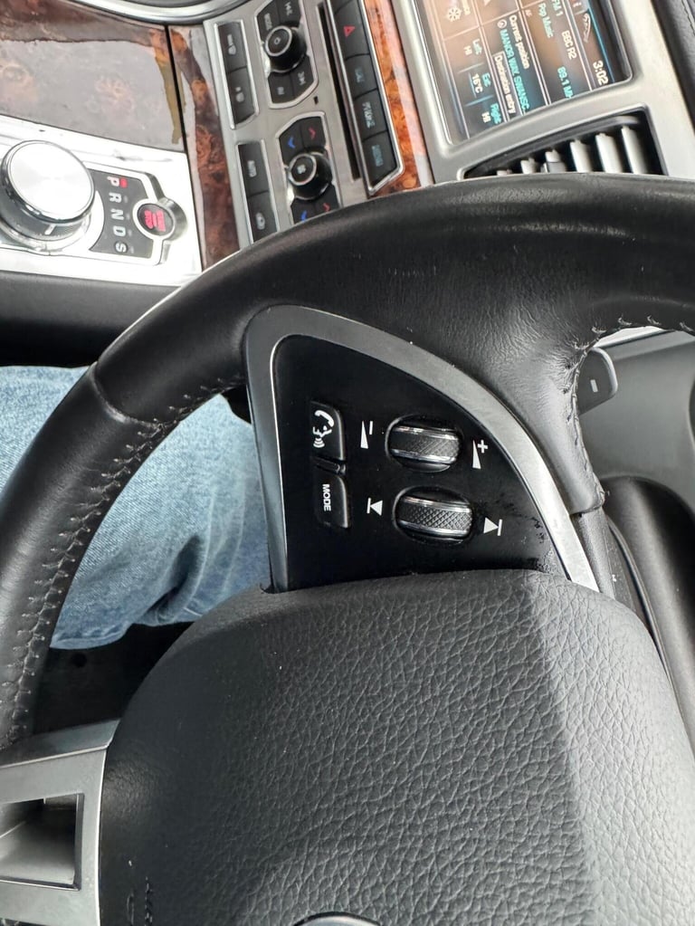 JAGUAR XF 2.2d Luxury Auto Euro 5 (s/s) 4dr 2011