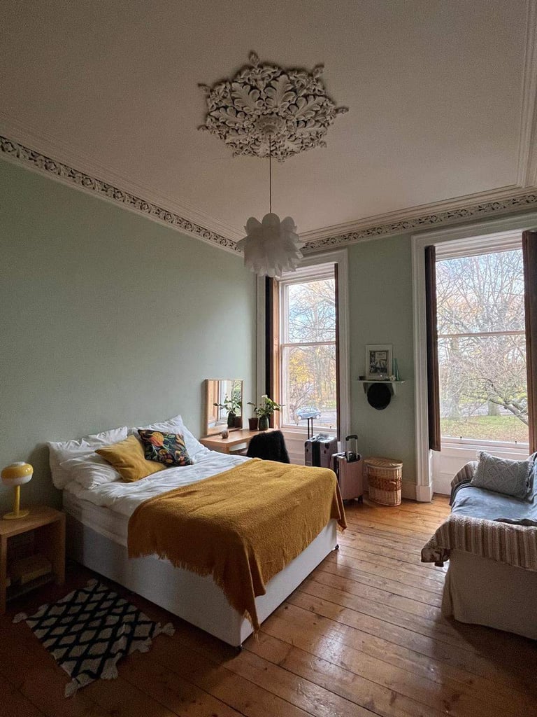 Female flatmate wanted 