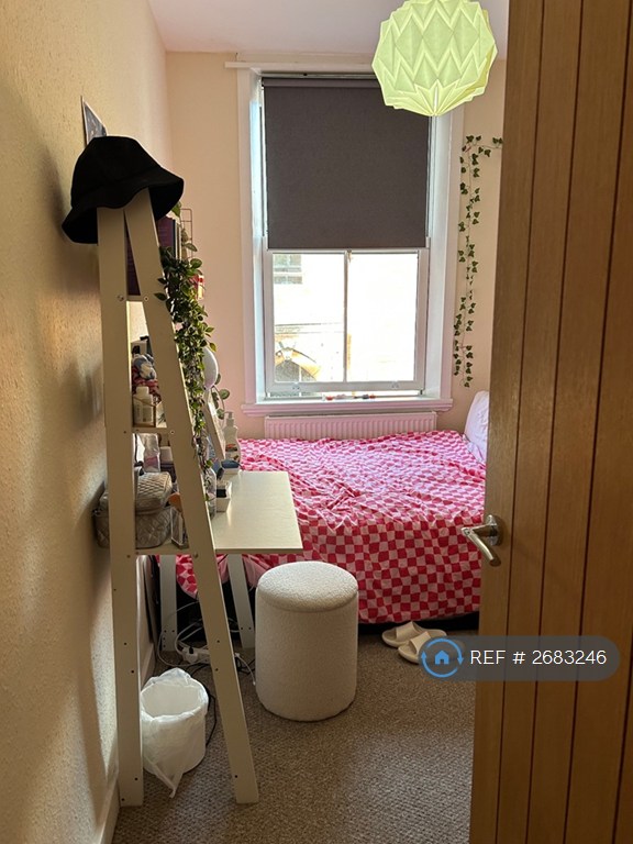 1 bedroom flat in Parkfield Road, Aigburth, Liverpool, L17 (1 bed) (#2683246)