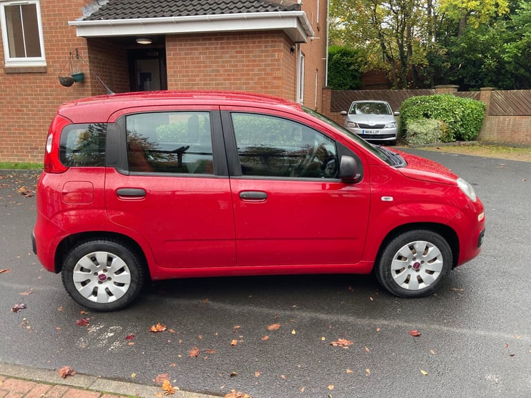 FIAT PANDA 1.2 POP 5 DOOR HATCHBACK,LOW MILEAGE NEW MOT £35 ROAD TAX