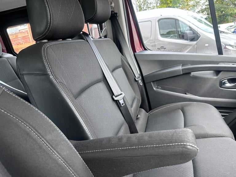 2023 Renault Trafic 2.0 dCi Blue LL30 Sport+ Crew Van Double Cab 150ps