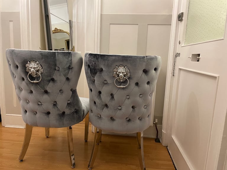 Set of 2 grey velvet dinning chairs