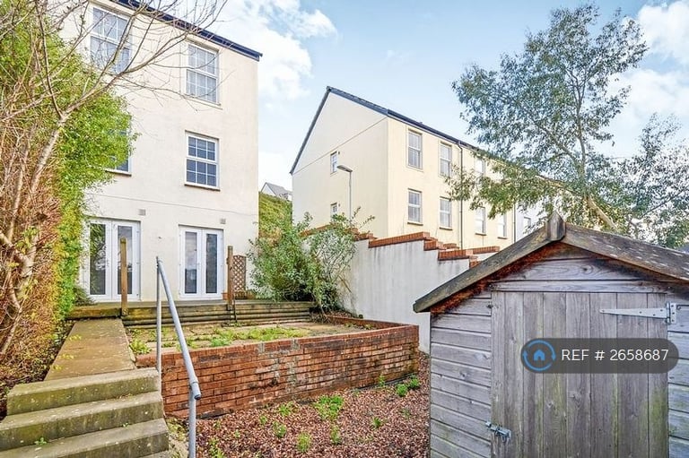 5 bedroom house in Sparnock Grove, Truro, TR1 (5 bed) (#2658687)