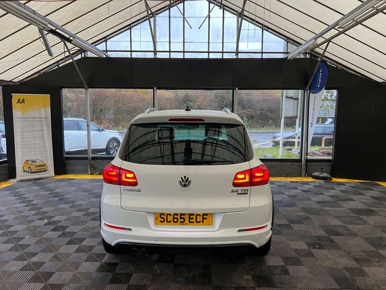 2015 Volkswagen Tiguan 2.0 Tiguan R-Line Edition TDI BlueMotion Technology 4Motion Semi-Auto 4WD ...
