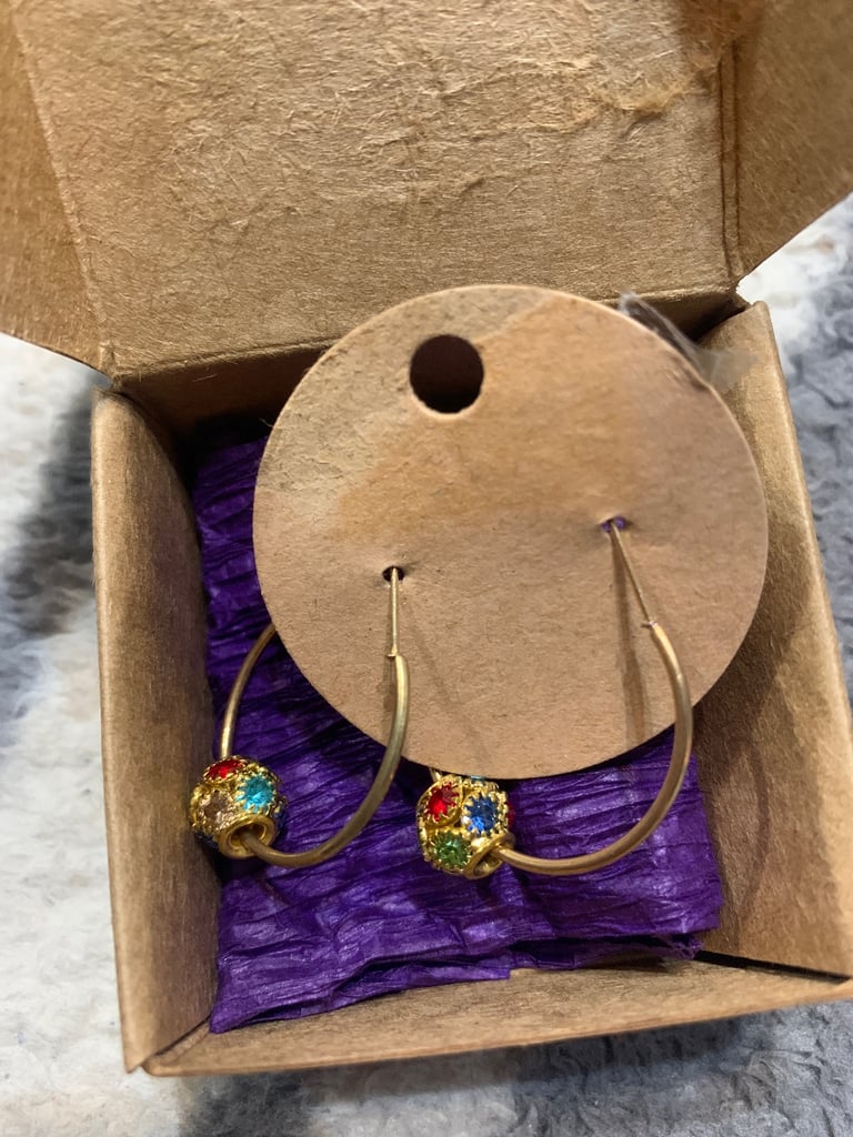 BRAND NEW PAIR OF GOLD PLATED HOOP EARRINGS 