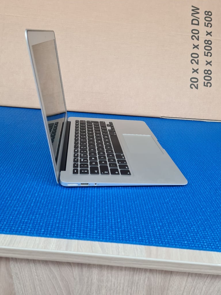 Macbook Air A1466 Yr 2015 i5 8GB Ram 128GB SSD Mac OS  Catalina  Clean A Grade