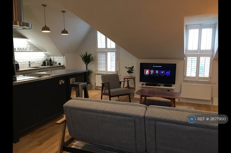 1 bedroom flat in Whitworth Road, London, SE25 (1 bed) (#2677900)