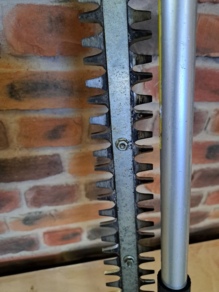 Stihl hedge cutting attachment 